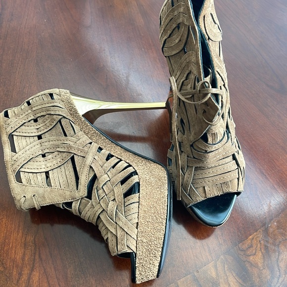 Burberry platform sandal with lace tie and gold heel 37.5 made in Italy - Picture 2 of 8